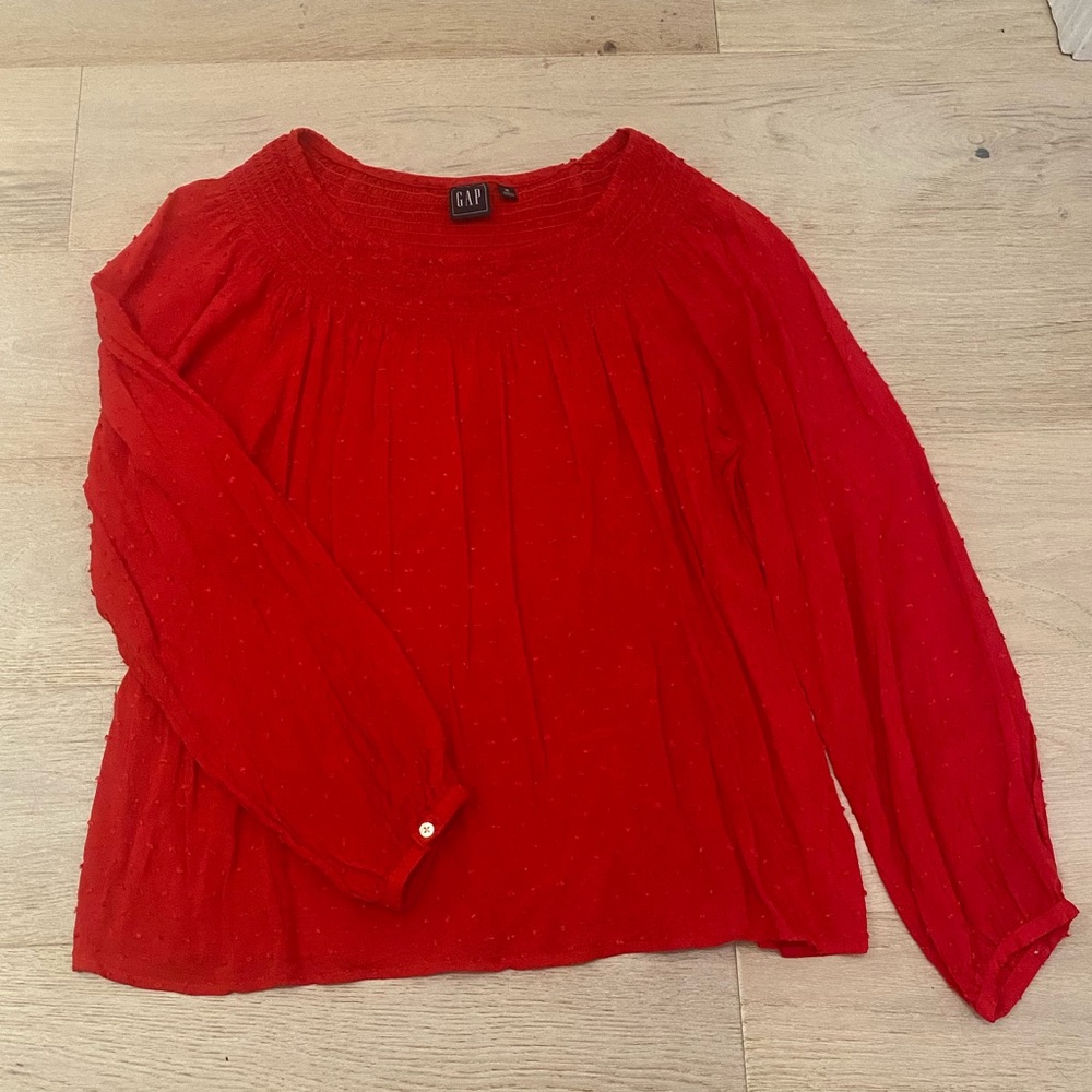 Gap Size Medium Red shirt. Perfect for the holidays